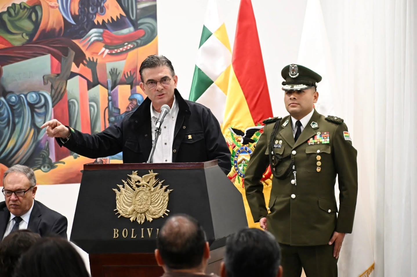 Paz promulga Ley 1740 y anuncia medidas económicas y sociales